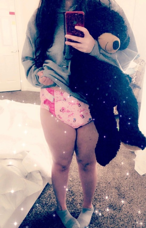 superadorablenes: I will steal your hoodies and look super cute doing it rearz princess is from coos