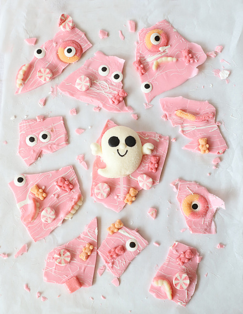 fullcravings:Pink Halloween Chocolate Candy Bark