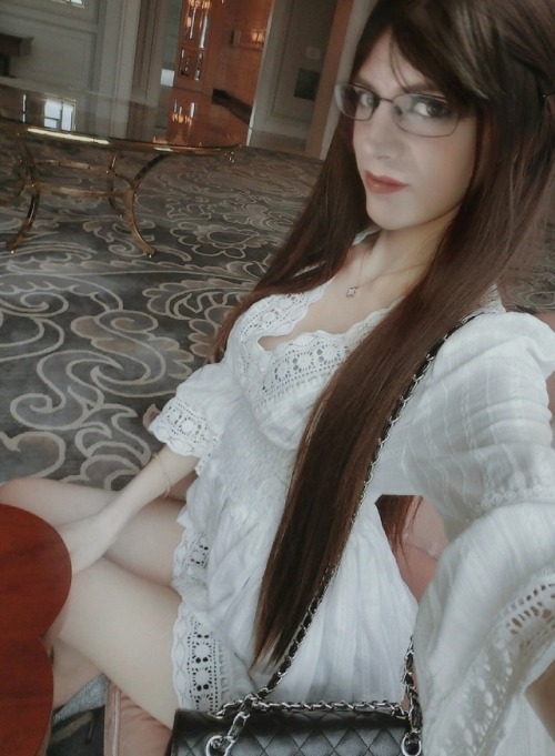bigdeerphantom8: Reblog if you’d love to know this crossdressing angel! yes