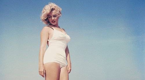 beauvelvet:  Marilyn Monroe photographed by Sam Shaw on the beach in Amagansett, New York in 1957.