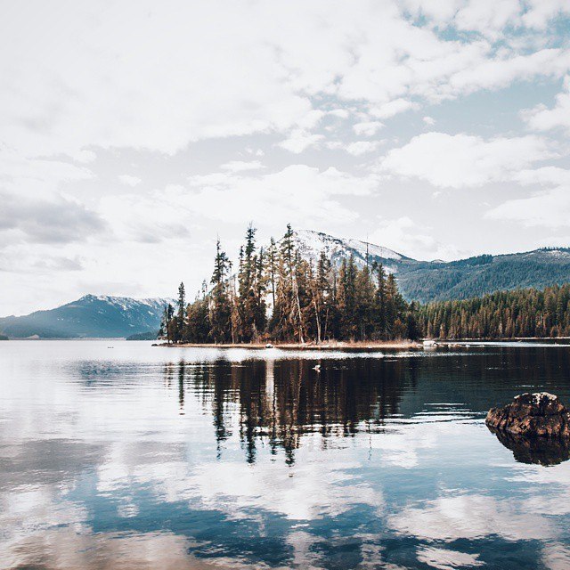 theencompassingworld:  wanderlog:  Photo: iamshpak  The World Around Us