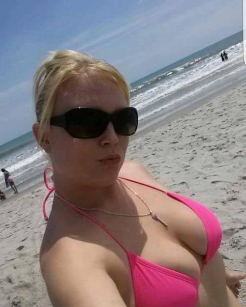 samanththings:  Beach with my girl! Hey there everyone!!