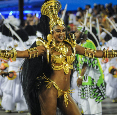 luimielw:I’m just here sharing my love of the GODDESS of the Carnival of Rio de Janeiro, Cris Vianna.Look at those hips, just look at them. And her skin, and HER EVERYTHING.