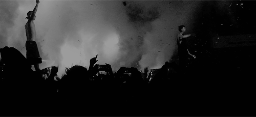 powertothelocalcliquer:tchamblers:Hello, hello.The best thing about this part in the concert is that