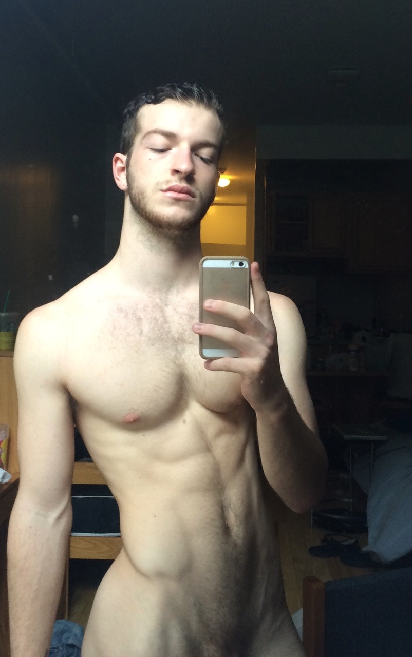 joshuamassive:  frejascokenail:  afakeho:  my last day in this damn dorm  EAT ME