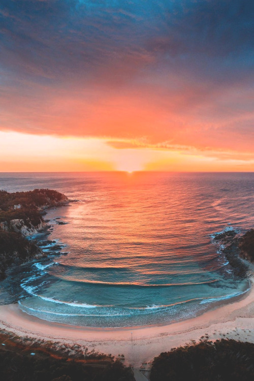 lsleofskye: Always be grateful for what you have and you never know what could happen next | josh_burkinshaw Location: Mckenzies Beach, New South Wales, Australia 