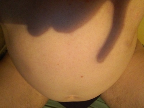 mpregfan:  Sneaky late night bloating. Haven’t done one in a while. Should definitely do them more often, or try to see if I can build some permanent bulge haha