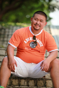 sfpanda918:  ugaschat:   My name is Gol, Top bear in ShenZhen， Nice to meet all of you, i am easy going, romantic , good communication and know massage.I provide the best service in Beijing(Peking)，I provide service of 1069 ,and if you are interested