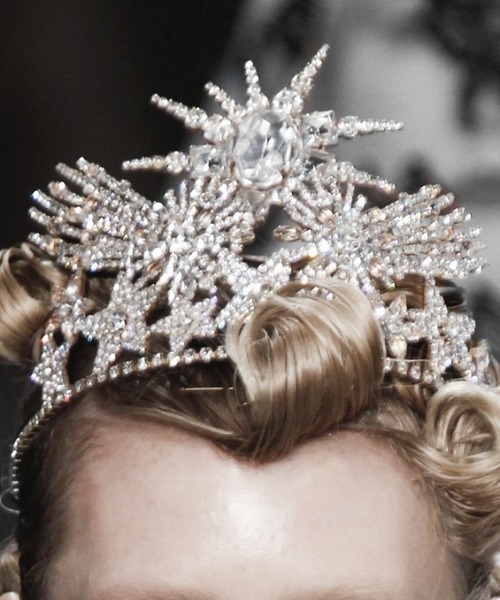 This would have been the *dream* headpiece for my costume last night.