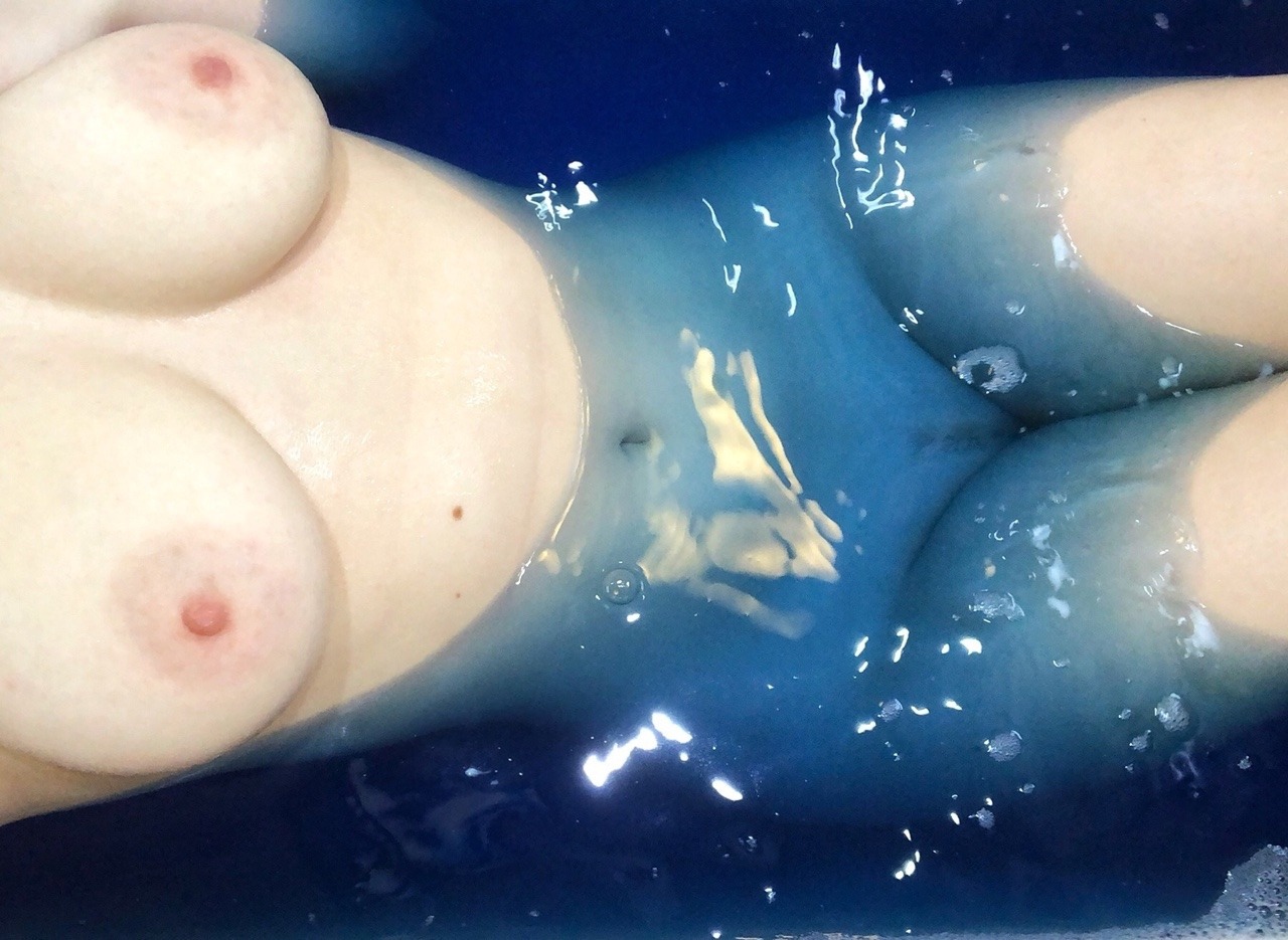 Porn Pics frecklekitten:  Extra bath pics that have