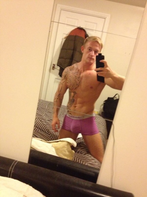 baitedladsuk:  Tom , 28, Manchester , chunky cut dick, muscle hunk