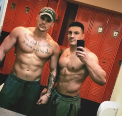 brodeomedude: redjacknyc:  bromancingbros:    It’s better with a buddy   always 