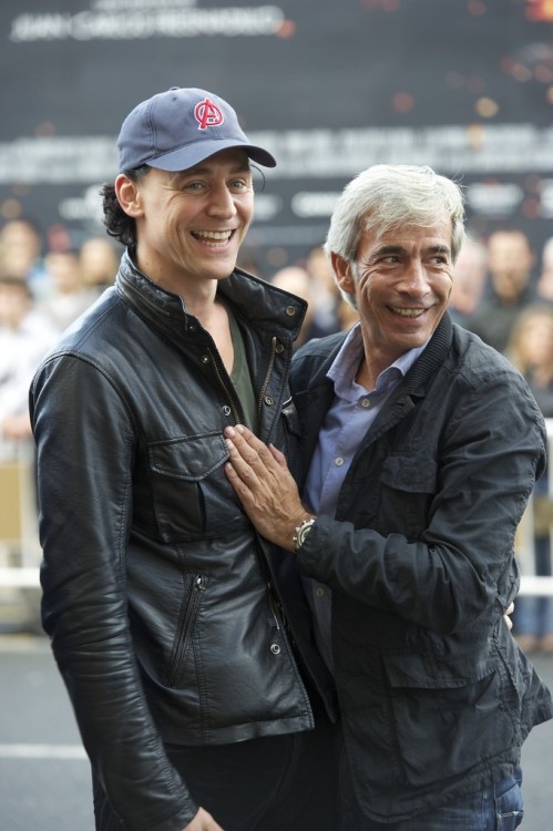 mequeme:  Antoñito Alcantara en hollibú  Esto es un forever reblog en toda regla, joder que pareja xD