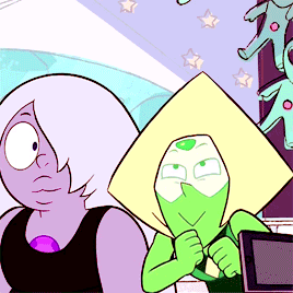 gaytakashishirogane:  “You did it, Peridot!” “Give it up for P-pod” “No, give it up for the Shorty S