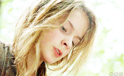 coruscant-sky:  She’s not stopping, please Lizzie do something! 