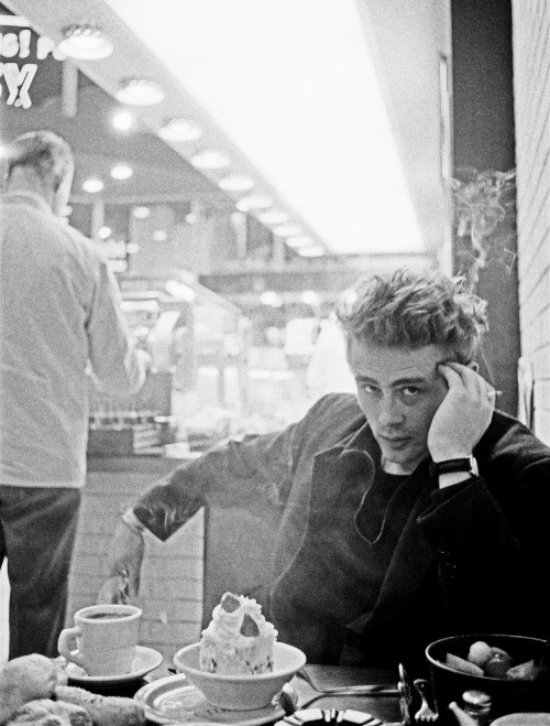 James Dean photographed by Dennis Stock (1955)