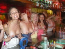 carelessinpublic:  Ladies showing their boobs