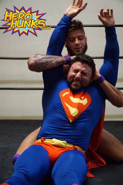 supermanbound: Herohunks.com: Ryan Zivens, Zach AltovitoSuperman (Zach Altovito) agrees to a “test o