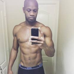 charlibal:  Guuy with Iphone series Asafa always DELIVERS with his TINY waist ….. 