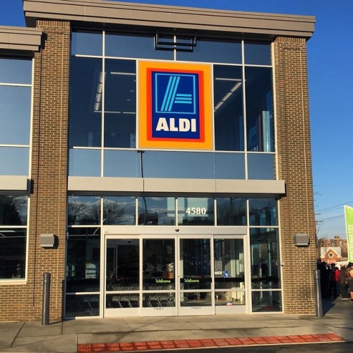New @aldiusa store opens in #WestEnd #AlexandriaVA in 30 minutes !