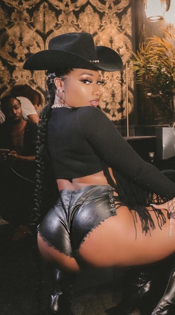 prettyvixenavenue:thee stallion 