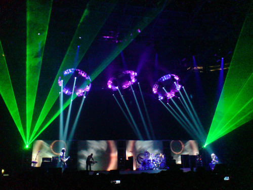 unclemilkdaddy:  justxwell:  Tool, live performances.  Took live