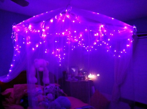 restrainlove:  badlittlekitten:  his-little-red-riding-hood:  glowys-crafty-corner:  bearbears-little-princess:  Oh how I love my Princess bed!  I did not honestly think this would be as popular as it has become! Components:♡ Pink sheets♡ Hello kitty
