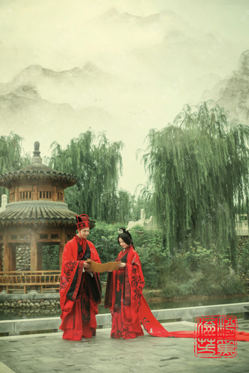 Traditional Chinese fashion, hanfu wedding in Han dynasty style. 粉黛流芳