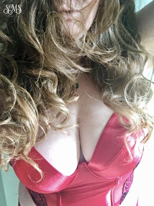 sharing-my-smile:  devildog6336:  sassysexymilf:  Happy lingerie Monday ❤❤http://sharing-my-smile.tumblr.com  Beautiful booty @sharing-my-smile, oh heck all of you is beautiful!  Sexy in red 😍  Thank you @devildog6336 ❤