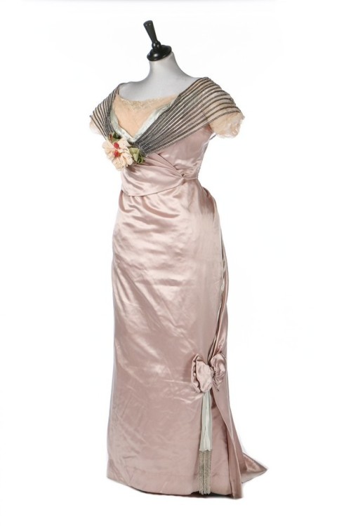 Worth evening dress ca. 1910From Kerry Taylor Auctions