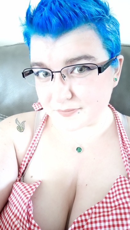 New styyyyle&hellip; Well&hellip; Old style but with blue hair Look at all the fricking glitter I lo