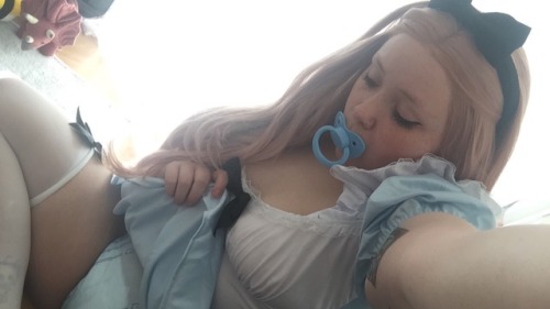 curlyfrixxs:  Little Alice needs extra protection in Wonderland~  //do not remove my caption or source, you do not have permission to save or reupload my content//
