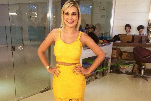 Oficial! Andressa Urach é a nova contratada da Record e vai para o “Domingo Show”
Após sair da RedeTV!, especulou-se que Andressa Urach teria assinado com a Record. Agora, a noticia se confirmou e a modelo realmente assinou com a emissora dos bispos.