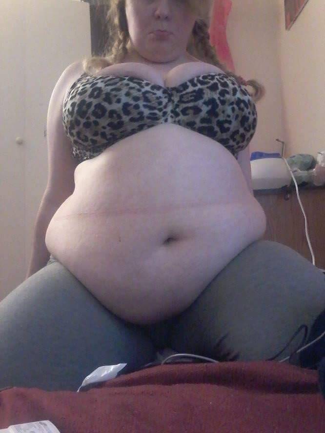 princessfattyashley: Sooooo full! I ate 3 large baked potatoes while I was waiting