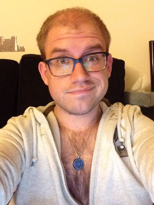 taytaymore:  zachmor:  Tay made me post a pic cuz he said I looked handsome in a hoodie and nothing underneath…. I don’t believe him! :P  I’d eat that all up   Cute
