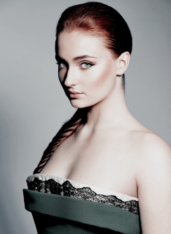 thequeensofbeauty:  Sophie Turner For Phoenix