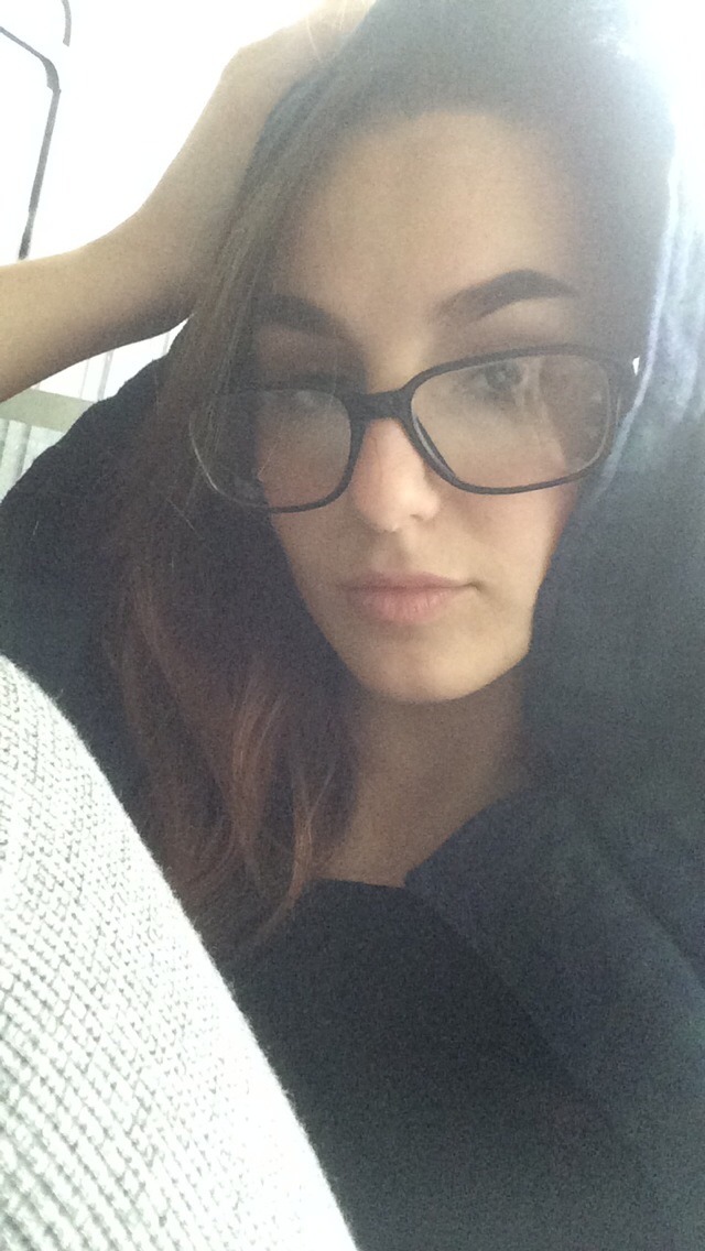 sadbaffoon:  It’s rainy today 😕