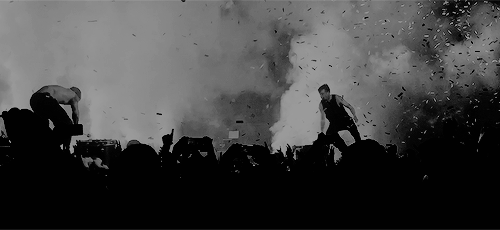 powertothelocalcliquer:tchamblers:Hello, hello.The best thing about this part in the concert is that