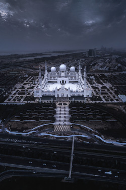 vxpo:  The White Pearl by Beno Saradzic | Vanity-Exposition   “Sheikh Zayed Grand Mosque in Abu Dhabi, photographed at the end of the gloomy day which was dominated by sandstorms and rain. It’s amazing how the snowy white marble of this magnificent