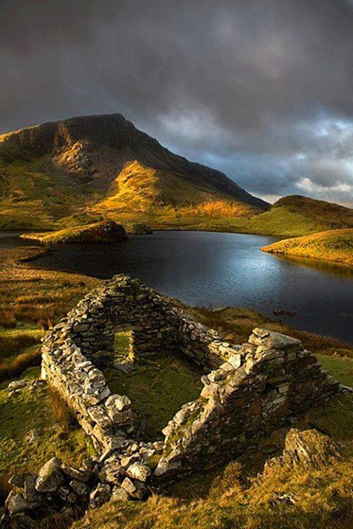 distantpassion: Ancient Ruins, Llyn Dwyarchen.North Wales.