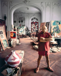  Pablo Picasso photographed in his studio near Cannes, France in 1956. The Thonet rocking chair in the distance appears in many of his paintings. 