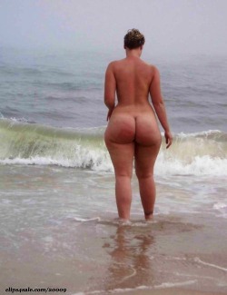 jonny1-fan:  photos-femmes-rondes:  Photo de femme ronde sur http://ift.tt/1fzhvAv  Beautiful ass!