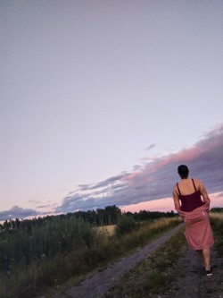 saaraahka:The nice part of summer days <3found no aliens in the crop fields :(