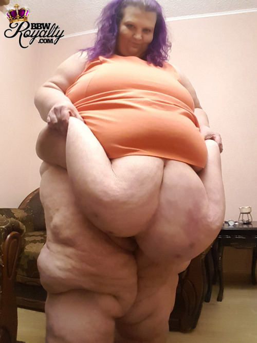 kogatheshadow: bigssbbwguy:Jenna’s belly is a sight to behold