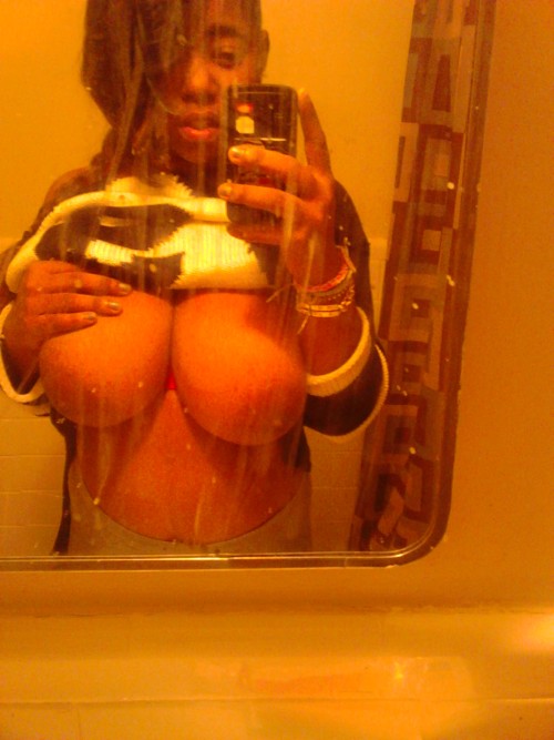 weed-wine-and-women:  pussandboooobs:  You care about my mirror or nah?  Yes. Clean the mirror