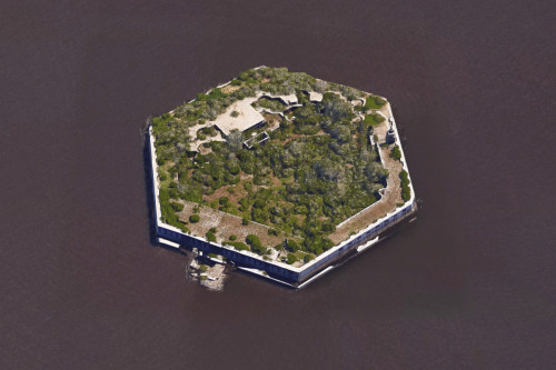 patgavin:  Fort Carroll, Baltimore, Md Pre-Civil War man-made defense island in the middle of the Patapsco River, designed by Robert E. Lee, abandoned for almost a century.   holy shit, this place looks amazing…never heard of it, but wow, that