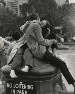 undr: André Kertész. Washington Square