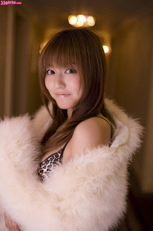 yumi–sugimoto:  Japanese Beauties # 12 画像 杉本有美 Gallery # 3 http://www.japanesebeauties.net/japanese/yumi-sugimoto/3/yumi-sugimoto-12.jpg