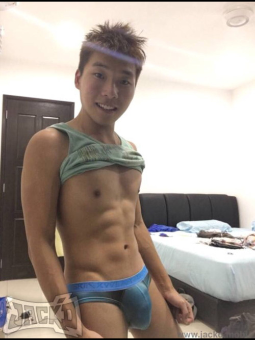 6sg:  goodsite2011: Slim guy n has a very nice dick ! Managed to shoot the cumming moment ! 6