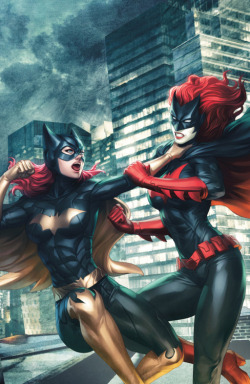 dianakatepowerhour:  Batwoman vs. Batgirl!